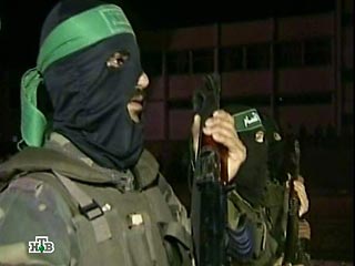 Делегация правящего в секторе Газа движения "Хамас" прибыла в субботу в Египет
