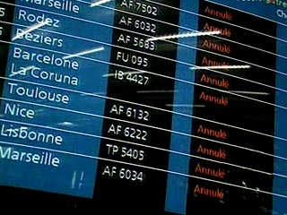 Из-за приближающегося урагана аэропорты Парижа отменили все рейсы, в том числе до Москвы и Петербурга