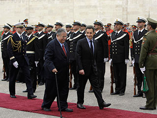 Президент Франции Николя Саркози прибыл во вторник с необъявленным визитом в Ирак
