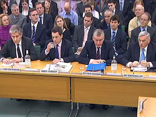 Экс-руководители крупнейших британских банков извинились в парламенте за ошибки и некомпетентность