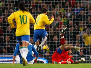 Бразильцы прервали беспроигрышную серию Липпи у руля сборной Италии