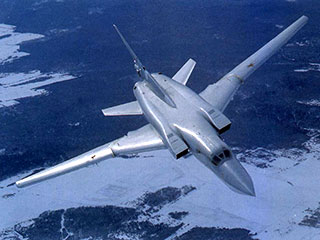 Два экипажа стратегических ракетоносцев Ту-22МС во время воздушного патрулирования в период с 10 по 11 февраля над нейтральными водами Северного Ледовитого океана сопровождались истребителями американских ВВС
