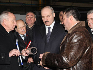 Президент Белоруссии Александр Лукашенко считает безосновательными прозвучавшие в России заявления о том, что Минску не следует предоставлять кредиты, пока не будет синхронизирована аграрная политика двух государств
