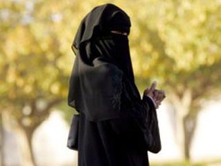 В Саудовской Аравии беременную жертву группового изнасилования приговорили к 100 ударам плетью