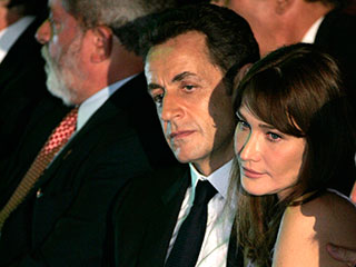 Франция узнала подробности скоропалительного романа Николя Саркози и Карлы Бруни