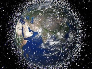 Обломки столкнувшихся во вторник на околоземной орбите российского и американского спутников будут сохраняться в течение многих десятилетий