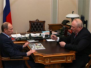 Глава Свердловской области Эдуард Россель, на днях встречавшийся с главой правительства РФ Владимиром Путиным, как выяснилось, ввел своего собеседника в заблуждение