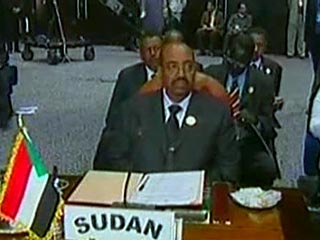 Судан назвал слухами сообщения о том, что Международный уголовный трибунал обвинил президента страны Омара Хассана аль-Башира в военных преступлениях в Дарфуре и издал ордер на его арест