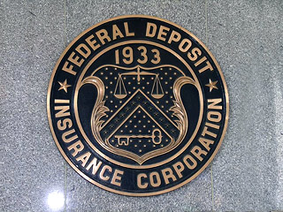 Как сообщила Федеральная корпорация по страхованию депозитов, в пятницу по финансовым показателям прекратили существование четыре банка