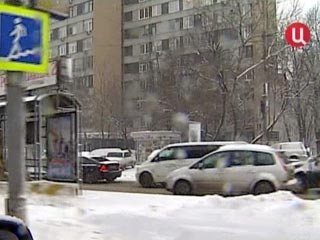 Беспрецедентное для выходного дня число автомобильных пробок в Москве спровоцировал начавшийся несколько часов назад снегопад. По всей видимости, он уже может считаться самым сильным с начала года