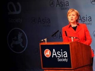 Новый госсекретарь США Хиллари Клинтон отправилась в первое зарубежное турне: по странам Азиатско-Тихоокеанского региона
