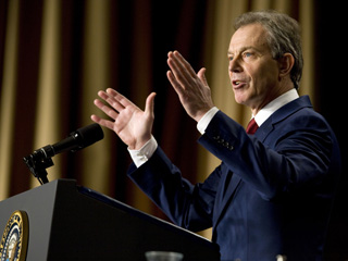 Бывший премьер-министр Великобритании Тони Блэр получит премию в миллион долларов за лидерские качества, проявленные на международной арене: "дар предвидения", "необыкновенный ум" и "твердую решимость" в деле разрешения конфликтов