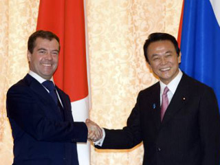 На Сахалине прошла встреча президента РФ Дмитрия Медведева и премьера Японии. Таро Асо стал первым главой японского правительства, посетившим этот остров после Второй мировой войны