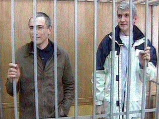 Экс-глава ЮКОСа Михаил Ходорковский и экс-руководитель МФО МЕНАТЕП Платон Лебедев должны быть этапированы в Москву