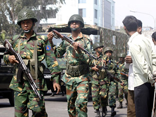 Число погибших в результате вспыхнувшего в среду мятежа солдат-пограничников в Бангладеш может достигнуть 50 человек среди военнослужащих офицерского звания. Об этом сообщил замминистра юстиции страны