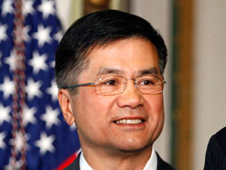 Президент США Барак Обама в среду выдвинул на пост министра торговли американца китайского происхождения Гэри Лока