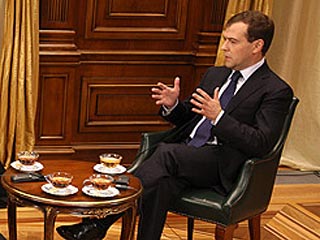 Президент РФ Дмитрий Медведев заявил, что ждет от новой администрации США "более партнерской" позиции по вопросу о развертывании в Европе элементов американской ПРО, и сообщил, что хочет обсудить эту тему на первой встрече с Бараком Обамой