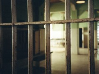 Интерпол объявил "оранжевую" степень тревоги в связи с массовым побегом 86 опасных преступников из тюрьмы в Кот-д'Ивуаре