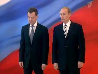 По данным ВЦИОМ, россияне одобряют деятельность президента и премьер министра РФ