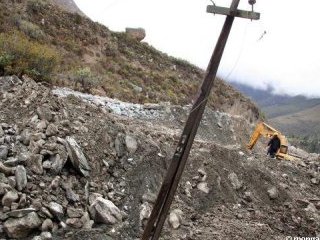 По меньшей мере 8 человек погибли в результате схода грязевого оползня на поселок шахтеров Винчумайо в регионе Пуно на юге Перу. Спасатели ведут поиски еще более 20 рабочих, оказавшихся под завалами из камней, глины и обломков домов
