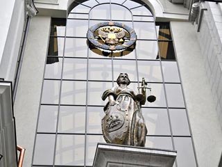 Верховный суд РФ принял решение, что последней инстанцией для сотрудников Следственного комитета при прокуратуре является не его председатель, а генеральный прокурор