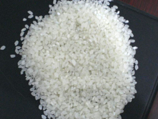 Правительство России установило сезонную пошлину на рис и мукомольно-крупяную продукцию из него, ввозимые на территорию страны, на срок по 15 мая включительно, в размере 0,16 евро за килограмм