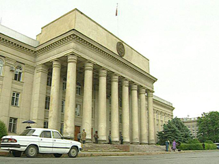 Комитет по конституционному законодательству и государственному устройству парламента Киргизии на неопределенный срок перенес рассмотрение законопроекта о денонсации соглашений с 11 странами международной антитеррористической коалиции