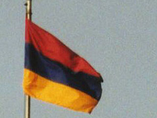 Валютный рынок Армении 3 марта в течение часа с 11 утра и до полудня пережил резкий скачок курса с 307 до 355 драмов за доллар, и рост продолжается