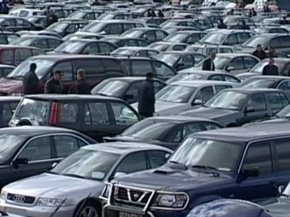 По подсчетам компании "Автостат", в январе 2009 года в Россию было ввезено 29 832 новых легковых автомобиля, тогда как годом ранее - 112 567. Нынешний месячный объем импорта автомобилей сопоставим с уровнем 2003 - начала 2004 годов