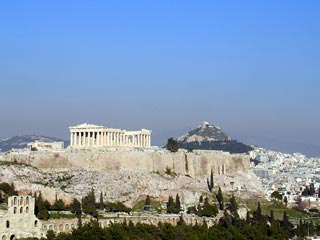 Самая известная достопримечательность Греции - афинский Акрополь - в четверг вновь без предупреждения закрыли для посетителей по причине забастовки сотен так называемых "контрактников" - временных работников министерства культуры страны