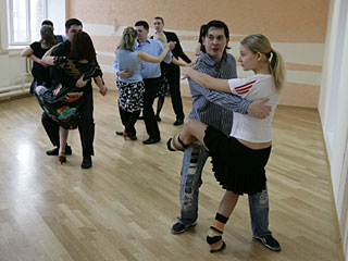 В Барнауле накануне выходных проходит финал танцевального конкурса среди алтайских милиционеров