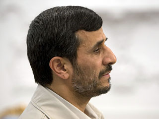 Запуск первого иранского национального спутника Omid ("Надежда") был задержан на несколько часов вследствие "враждебных действий" внешних сил, заявил президент Исламской Республики Махмуд Ахмади Нежад в понедельник