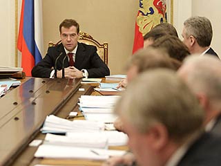 Президент России Дмитрий Медведев расставил "кризисные" приоритеты: особую важность в этот период приобретает борьба с коррупцией