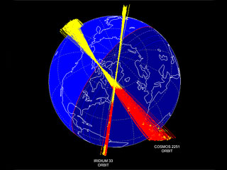 По данным американских военных, которые приводятся на сайте Spaceweather, фрагмент, получивший индекс 1993-036PX, войдет в атмосферу Земли 12 марта, обломок 1993-036KW - 28 марта, 1993-036MC - 30 марта