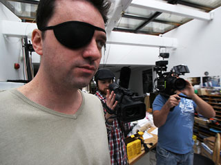 Канадский одноглазый режиссер-документалист Роб Спэнс намерен снять фильм с помощью микро-камеры, вмонтированной в собственный искусственный глаз