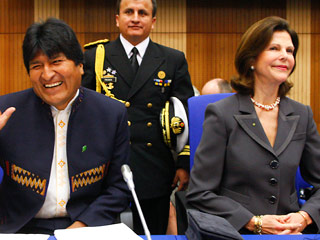 Президент Боливии Эво Моралес решил оригинальным образом выразить свое отношение к наркотикам на заседании Комиссии ООН по наркотическим средствам в Вене