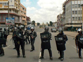 Мадагаскар скатывается к гражданской войне: вооруженные группировки устраивают погромы в столице