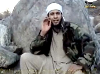 "Персонаж" этого видеоролика называет себя Абу Адам и призывает к джихаду против Германии