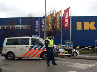 Нидерландская прокуратура освободила в пятницу всех семерых лиц, арестованных накануне по подозрению в подготовке терактов в Амстердаме, говорится в сообщении этого ведомства