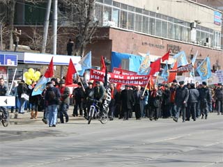 Шествием по центральной улице Владивостока и неудавшимся автопробегом началась во Владивостоке очередная акция протеста 