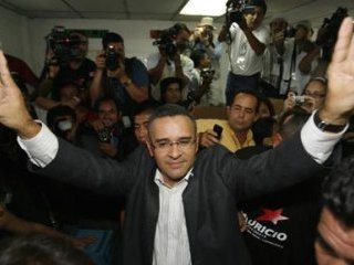 Кандидат от левого Фронта национального освобождения имени Фарабундо Марти, популярный тележурналист Маурисио Фунес лидирует на состоявшихся президентских выборах в Сальвадоре