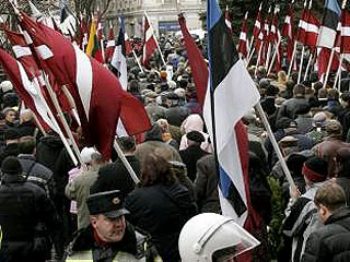 Шествие в память латышского легиона СС прошло в Риге под крики "Гитлер капут!" и "Фашисты!" 