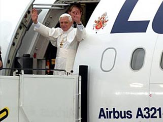 Бенедикт XVI начинает свою первую поездку по Африке c Камеруна
