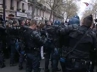 Стихийная демонстрация студентов во французской столице кончилась массовыми беспорядками и открытыми столкновениями с полицией