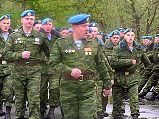 В городе Бердске Новосибирской области военнослужащие 67-й отдельной бригады специального назначения ГРУ Генштаба, широко известной как "бердская бригада", простились с боевым знаменем части