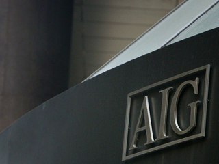 Некоторые сотрудники AIG полностью вернули полученные бонусы, другие ушли из компании, получив деньги