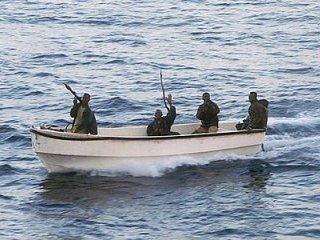 В Аденском заливе пираты пытаются захватить греческое грузовое судно "Титан" под флагом Сент-Винсента и Гренадин