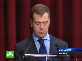 Медведев пообещал, что все образовательные проекты в РФ будут продолжены, несмотря на кризис