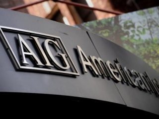 Генеральный прокурор штата Нью-Йорк Эндрю Куомо заявил, что рассчитывает добиться возвращения примерно половины или 80 млн долларов из 165 млн долларов премиальных, выплаченных сотрудникам AIG