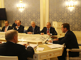 Президент РФ Дмитрий Медведев заявил на заседании Совета безопасности страны о переносе межправительственных консультаций с Украиной